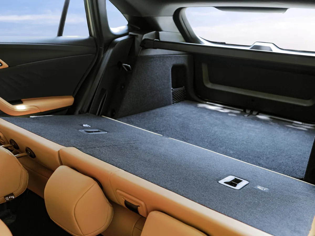 Roewe RX5,autocango,china used car exporter,china ev exporter,chinese used car exporter,chinese used ev exporter