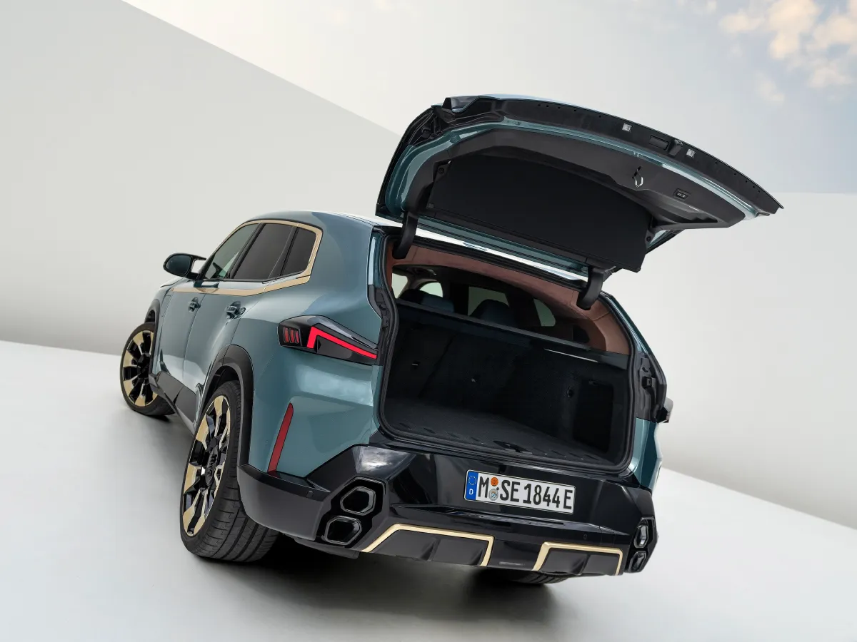 2023 BMW XM 4.4T 585HP V8 8AT PHEV 25.7KWH,autocango,china used car exporter,china ev exporter,chinese used car exporter,chinese used ev exporter