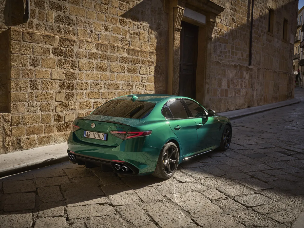 Alfa Romeo Giulia,autocango,china used car exporter,china ev exporter,chinese used car exporter,chinese used ev exporter