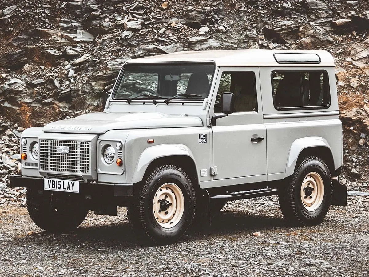 Land Rover Defender,autocango,china used car exporter,china ev exporter,chinese used car exporter,chinese used ev exporter