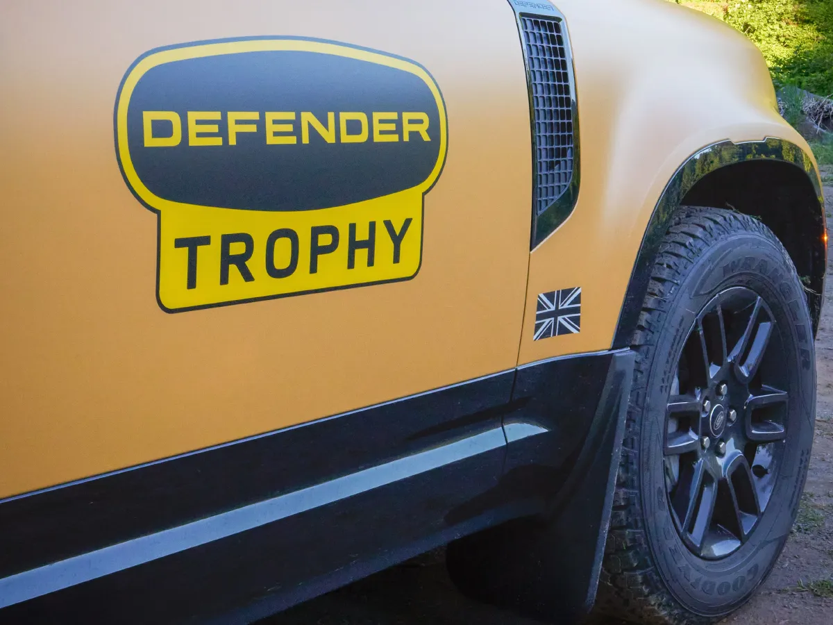 Land Rover Defender,autocango,china used car exporter,china ev exporter,chinese used car exporter,chinese used ev exporter