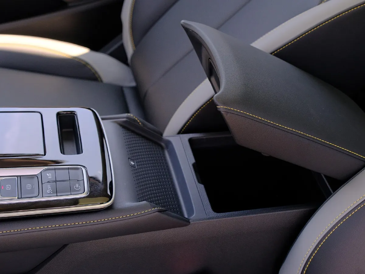 Roewe i6 MAX,autocango,china used car exporter,china ev exporter,chinese used car exporter,chinese used ev exporter