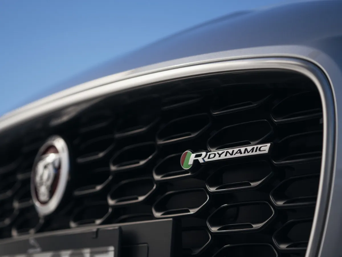 Jaguar F-TYPE,autocango,china used car exporter,china ev exporter,chinese used car exporter,chinese used ev exporter