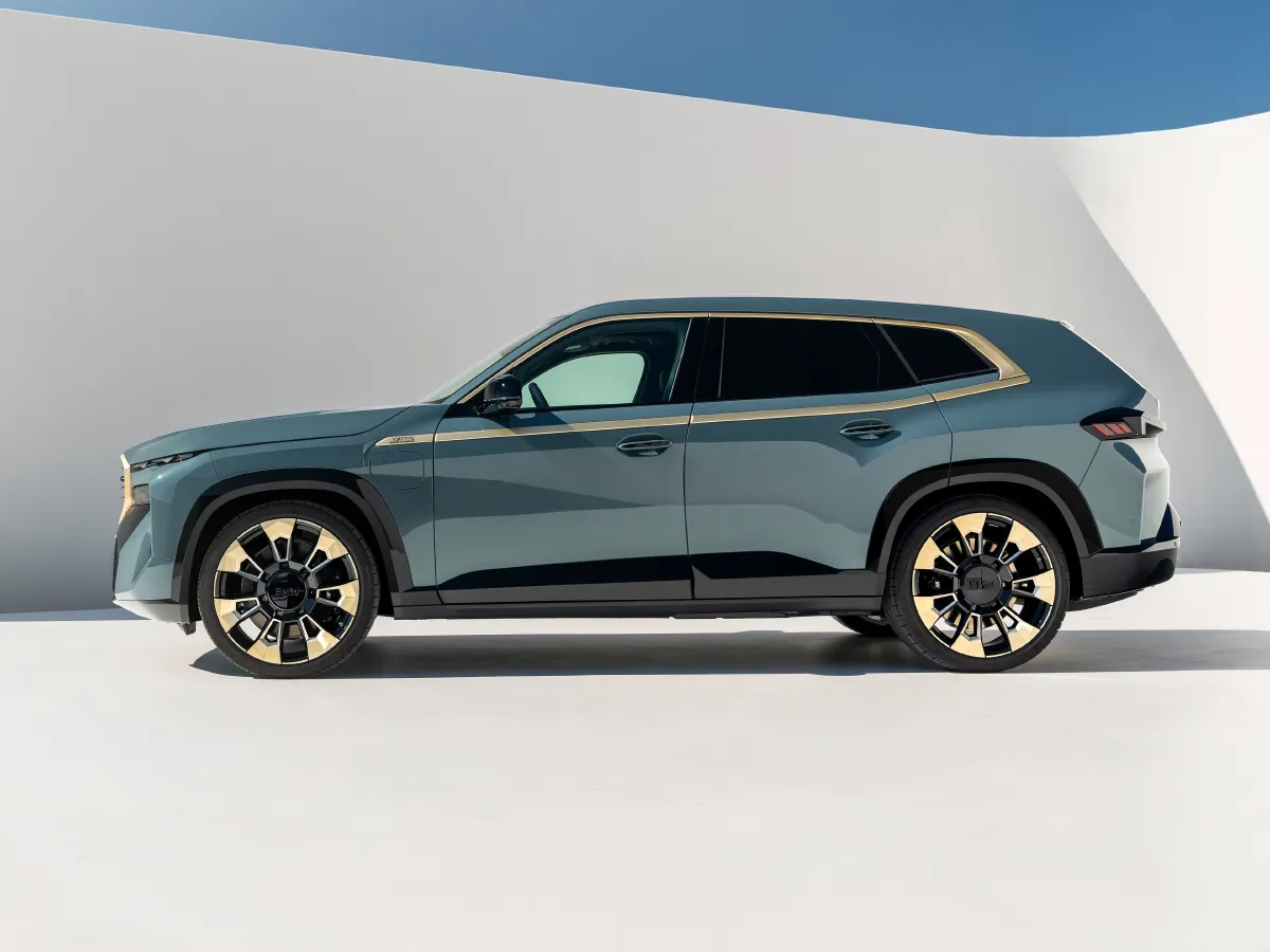 2023 BMW XM 4.4T 585HP V8 8AT PHEV 25.7KWH,autocango,china used car exporter,china ev exporter,chinese used car exporter,chinese used ev exporter