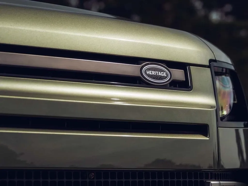 Land Rover Defender,autocango,china used car exporter,china ev exporter,chinese used car exporter,chinese used ev exporter