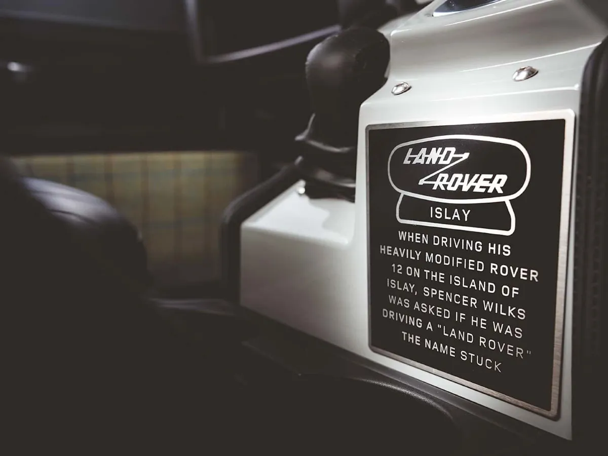 Land Rover Defender,autocango,china used car exporter,china ev exporter,chinese used car exporter,chinese used ev exporter