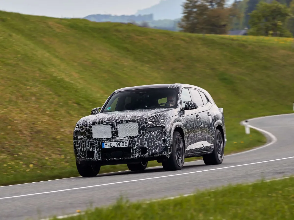 2023 BMW XM 4.4T 585HP V8 8AT PHEV 25.7KWH,autocango,china used car exporter,china ev exporter,chinese used car exporter,chinese used ev exporter