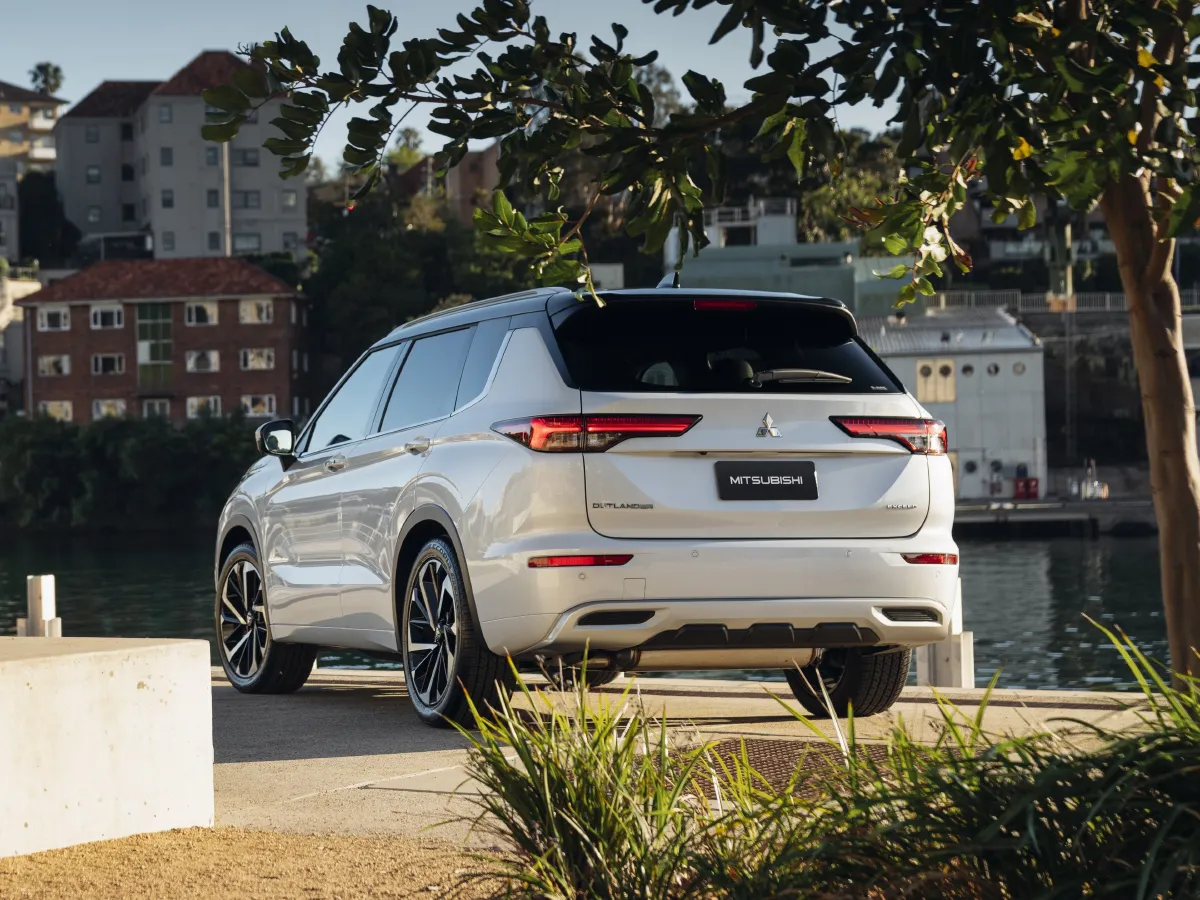 Mitsubishi Outlander,autocango,china used car exporter,china ev exporter,chinese used car exporter,chinese used ev exporter