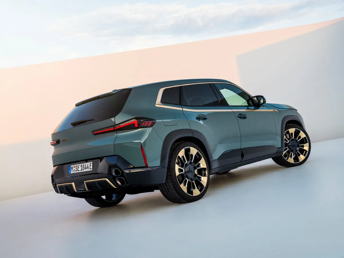 2023 BMW XM 4.4T 585HP V8 8AT PHEV 25.7KWH,autocango,china used car exporter,china ev exporter,chinese used car exporter,chinese used ev exporter