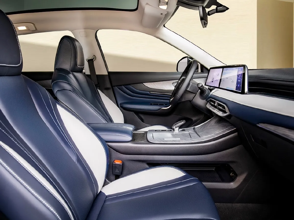 Venucia Grand V,autocango,china used car exporter,china ev exporter,chinese used car exporter,chinese used ev exporter