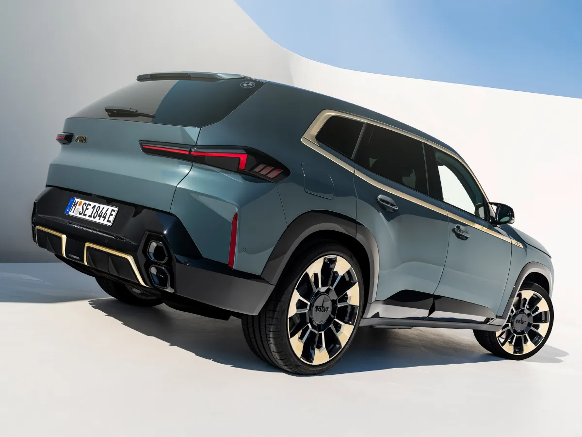 2023 BMW XM 4.4T 585HP V8 8AT PHEV 25.7KWH,autocango,china used car exporter,china ev exporter,chinese used car exporter,chinese used ev exporter