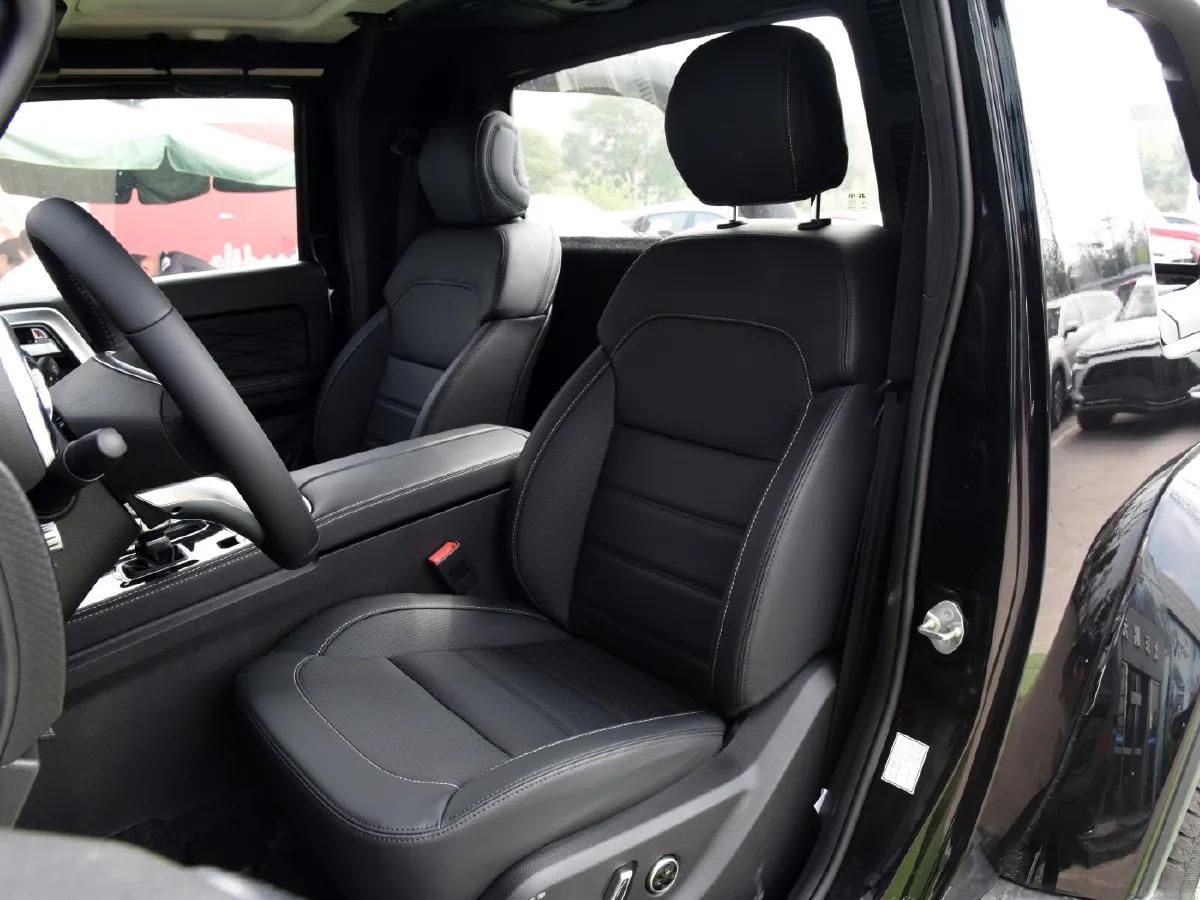 2019 Beijing F40 2.3T 250HP L4 6AT,autocango,china used car exporter,china ev exporter,chinese used car exporter,chinese used ev exporter