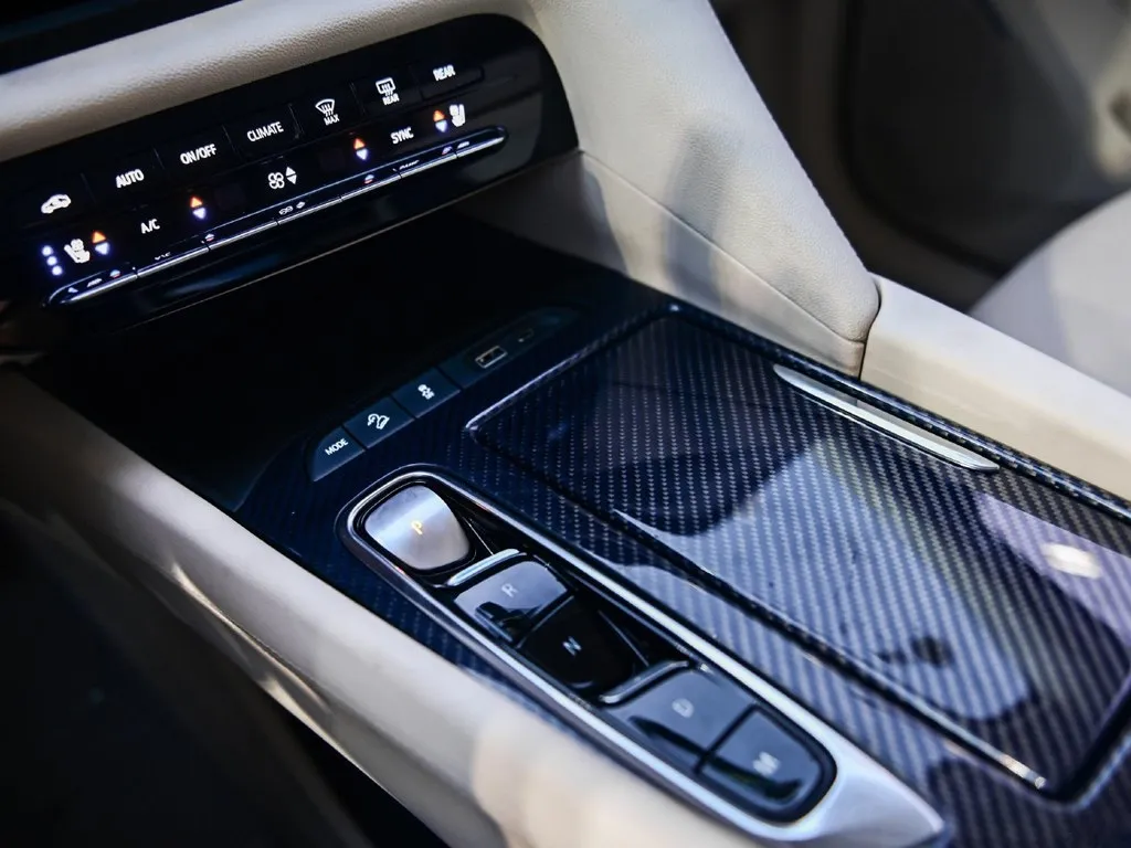 Buick Enclave,autocango,china used car exporter,china ev exporter,chinese used car exporter,chinese used ev exporter