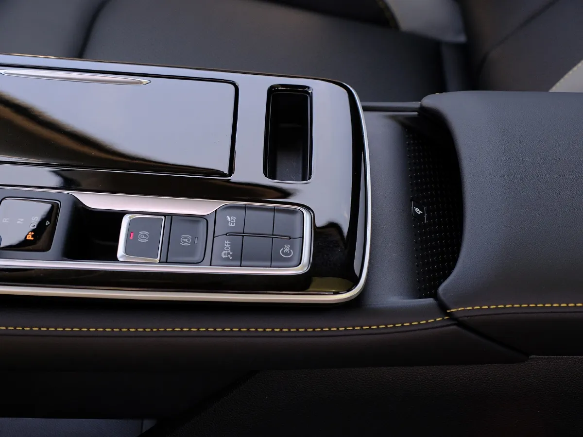 Roewe i6 MAX,autocango,china used car exporter,china ev exporter,chinese used car exporter,chinese used ev exporter