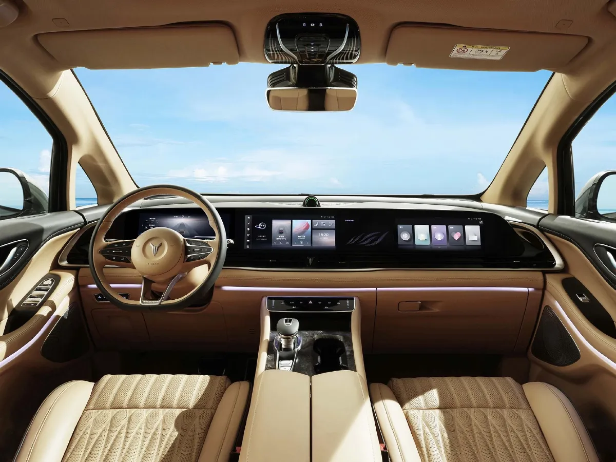 Voyah Dream,autocango,china used car exporter,china ev exporter,chinese used car exporter,chinese used ev exporter