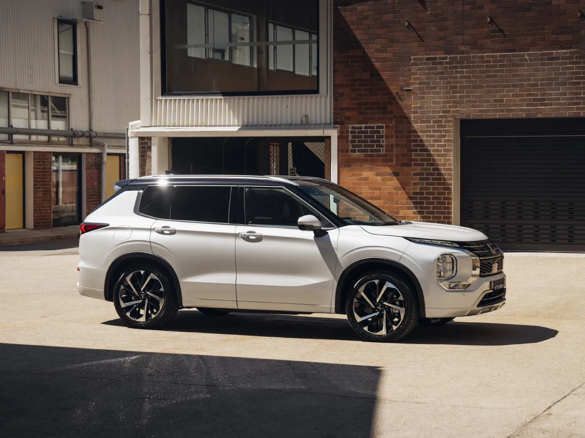 Mitsubishi Outlander,autocango,china used car exporter,china ev exporter,chinese used car exporter,chinese used ev exporter