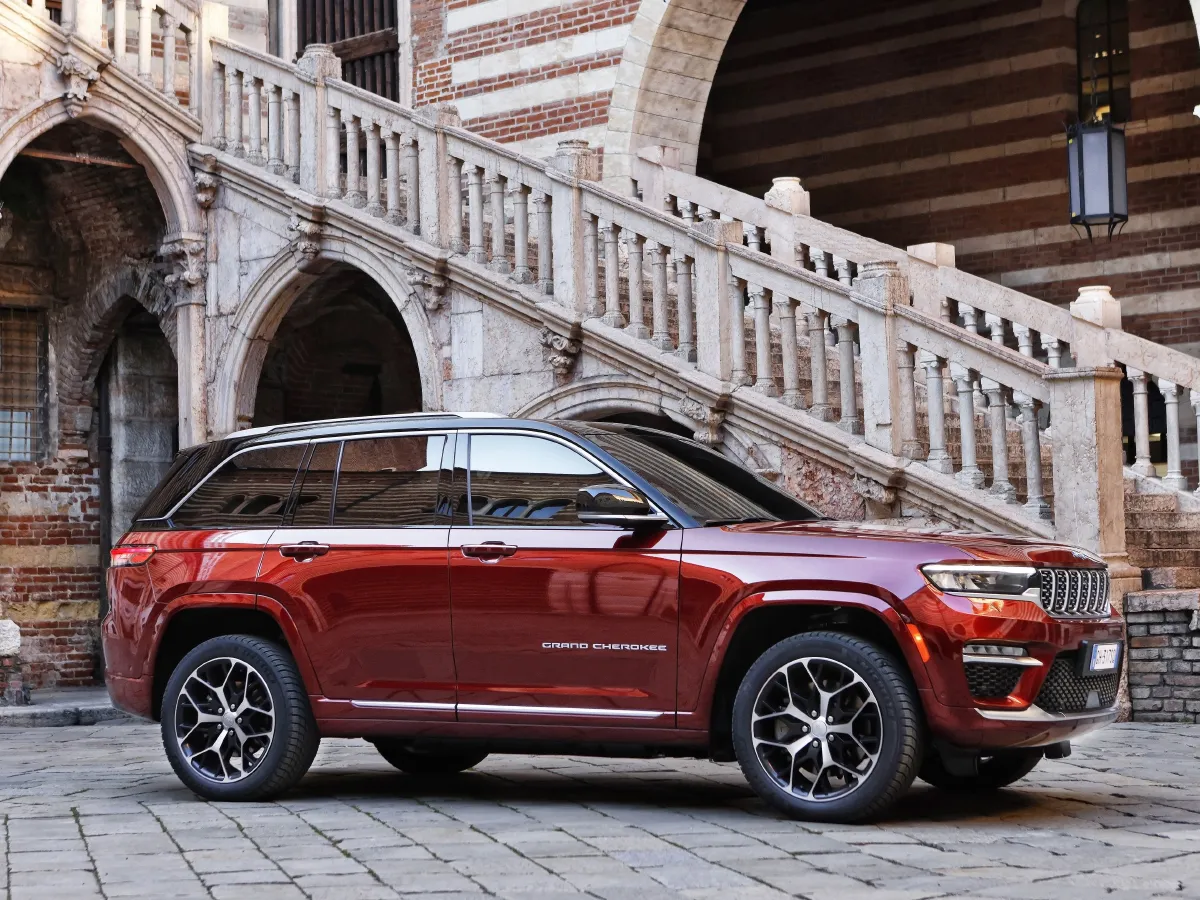 Jeep Grand Cherokee 4XE,autocango,china used car exporter,china ev exporter,chinese used car exporter,chinese used ev exporter