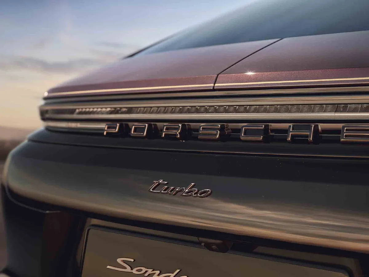 Porsche Panamera,autocango,china used car exporter,china ev exporter,chinese used car exporter,chinese used ev exporter