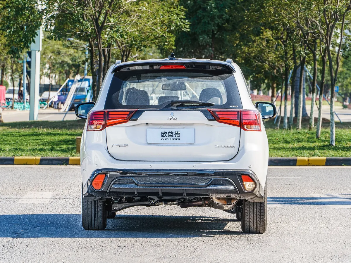 Mitsubishi Outlander,autocango,china used car exporter,china ev exporter,chinese used car exporter,chinese used ev exporter