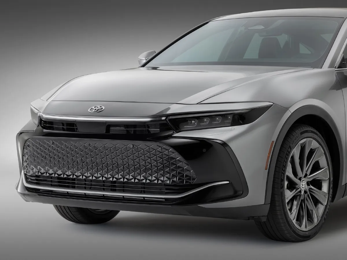 Toyota Crown,autocango,china used car exporter,china ev exporter,chinese used car exporter,chinese used ev exporter