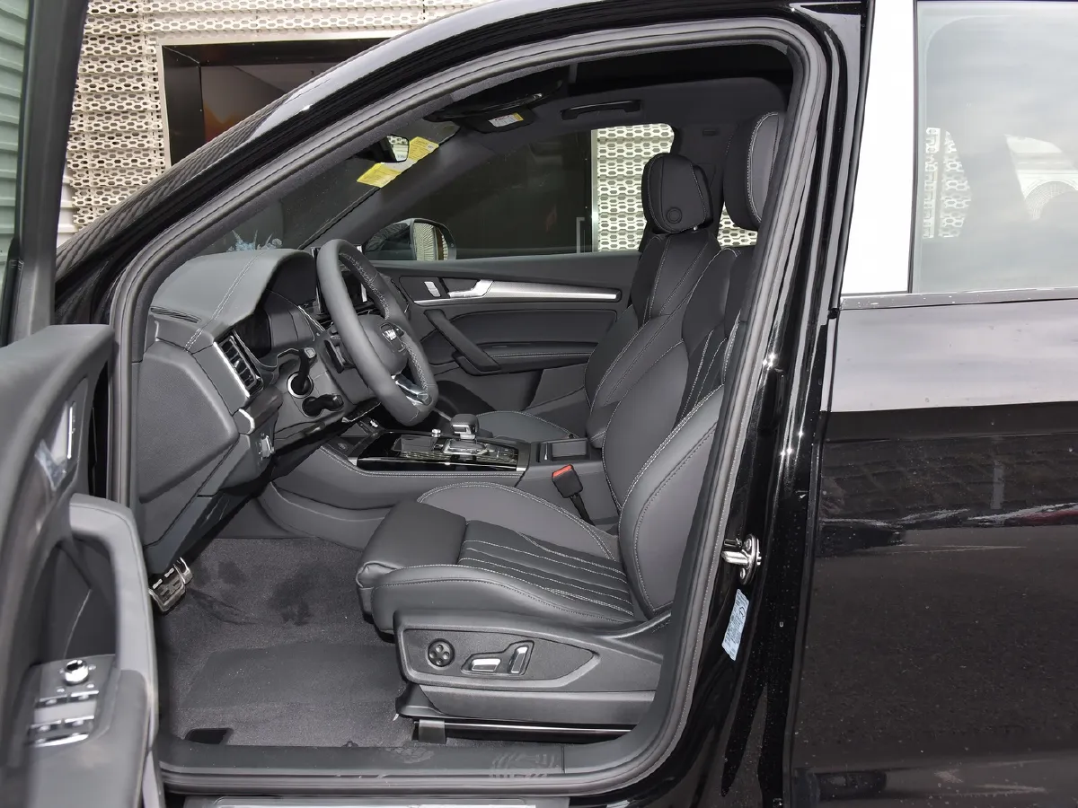 Audi Q5L,autocango,china used car exporter,china ev exporter,chinese used car exporter,chinese used ev exporter