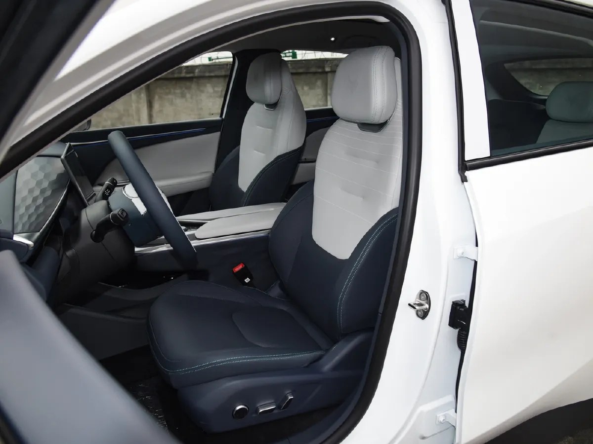 ARCFOX αT5,autocango,china used car exporter,china ev exporter,chinese used car exporter,chinese used ev exporter