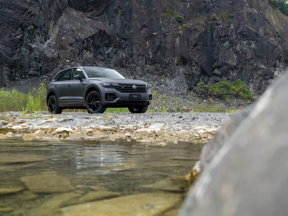 Volkswagen Touareg,autocango,china used car exporter,china ev exporter,chinese used car exporter,chinese used ev exporter