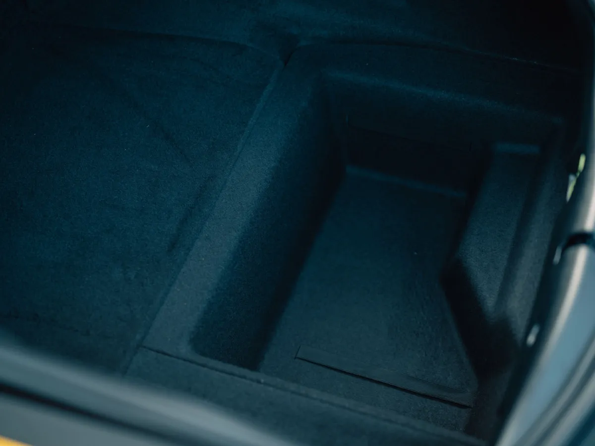 Jaguar F-TYPE,autocango,china used car exporter,china ev exporter,chinese used car exporter,chinese used ev exporter