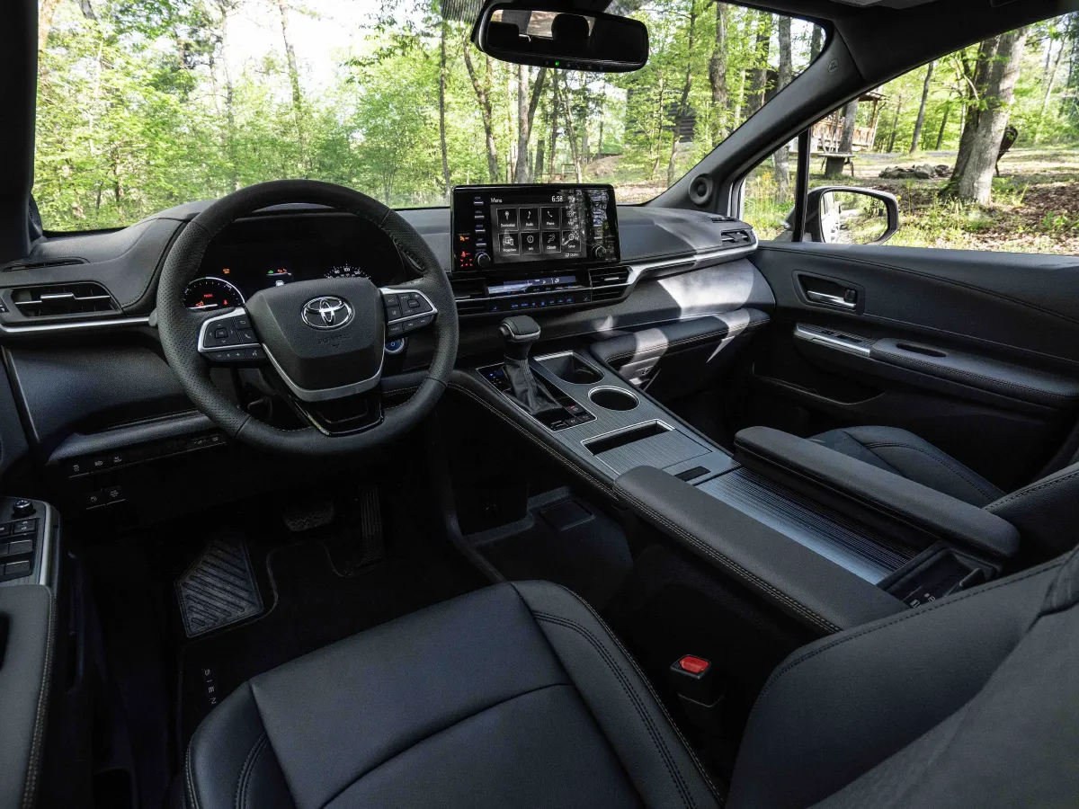 Toyota Sienna,autocango,china used car exporter,china ev exporter,chinese used car exporter,chinese used ev exporter