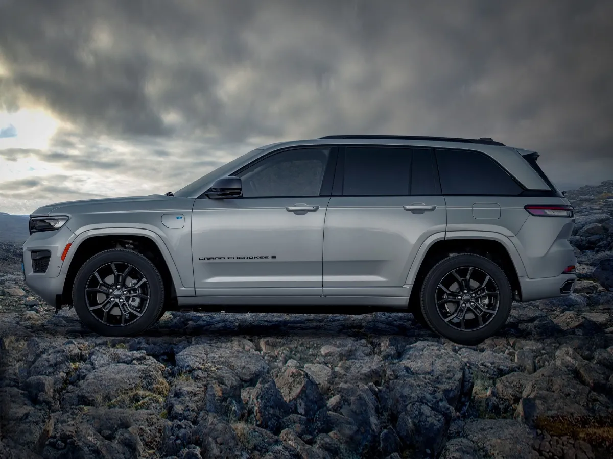 Jeep Grand Cherokee 4XE,autocango,china used car exporter,china ev exporter,chinese used car exporter,chinese used ev exporter