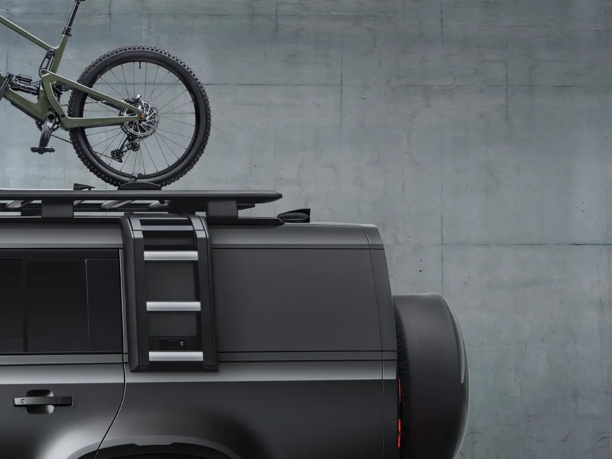 Land Rover Defender,autocango,china used car exporter,china ev exporter,chinese used car exporter,chinese used ev exporter