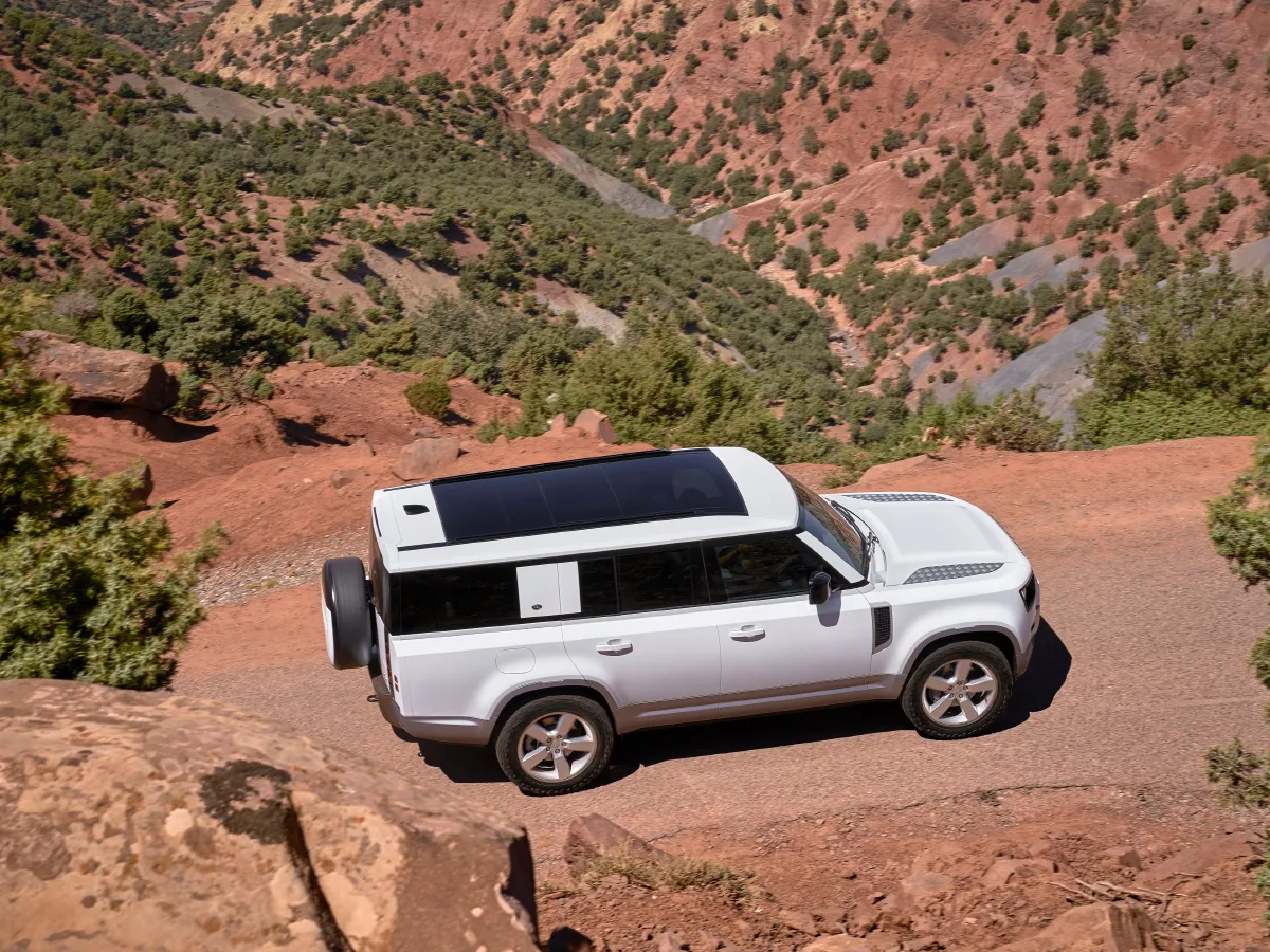 Land Rover Defender,autocango,china used car exporter,china ev exporter,chinese used car exporter,chinese used ev exporter