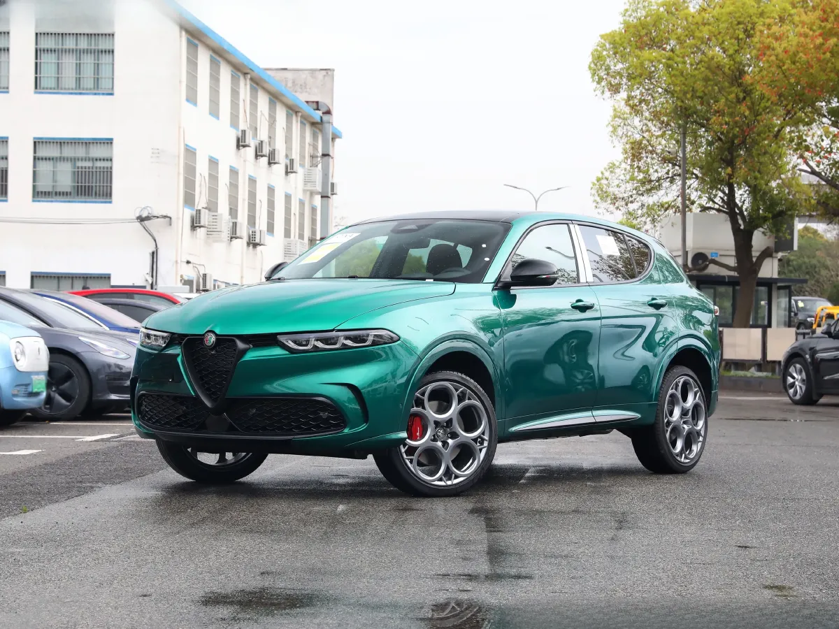 2024 Alfa Romeo Tonale 2.0T 268HP L4 9AT,autocango,china used car exporter,china ev exporter,chinese used car exporter,chinese used ev exporter
