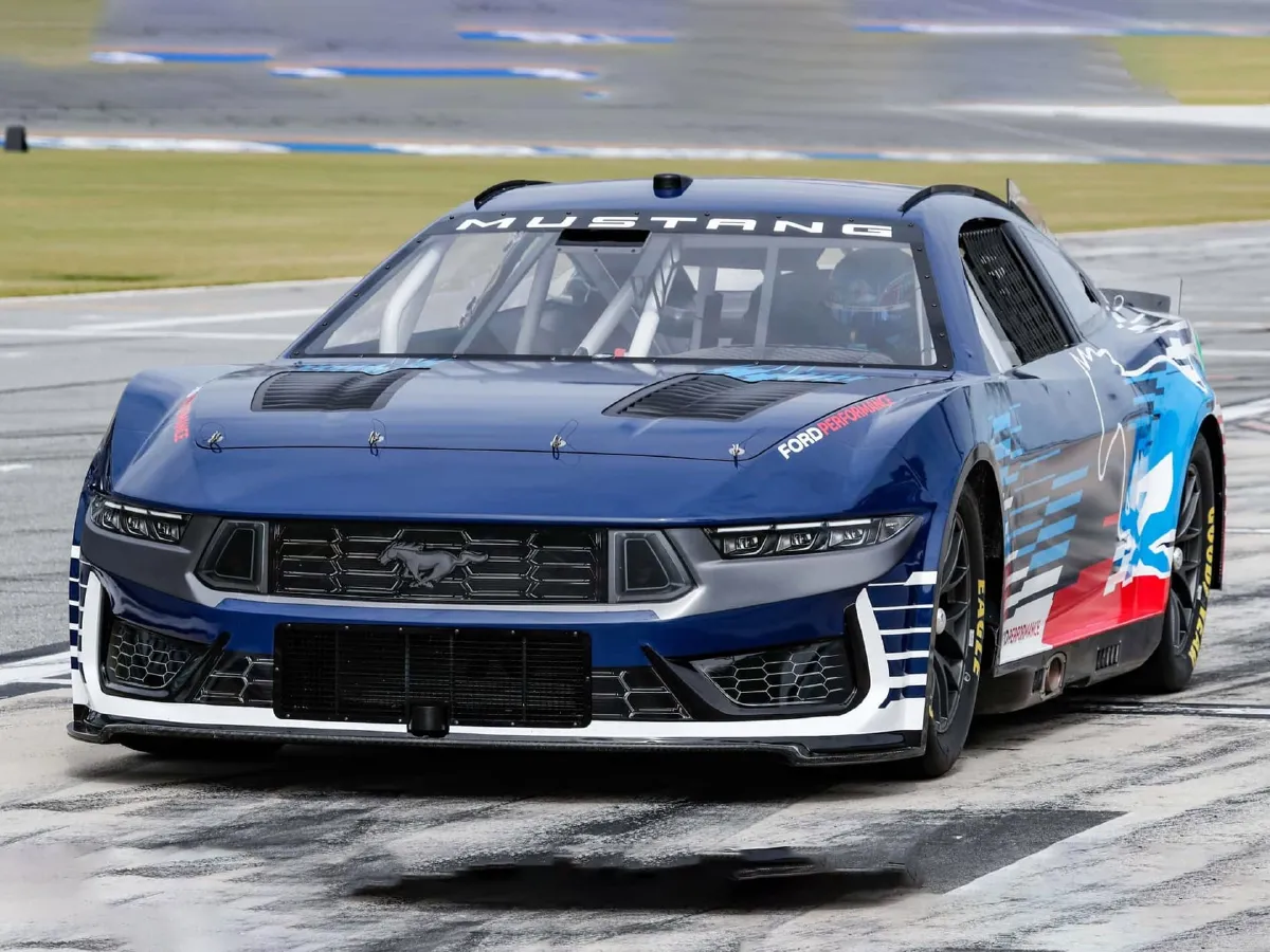 Ford Mustang,autocango,china used car exporter,china ev exporter,chinese used car exporter,chinese used ev exporter