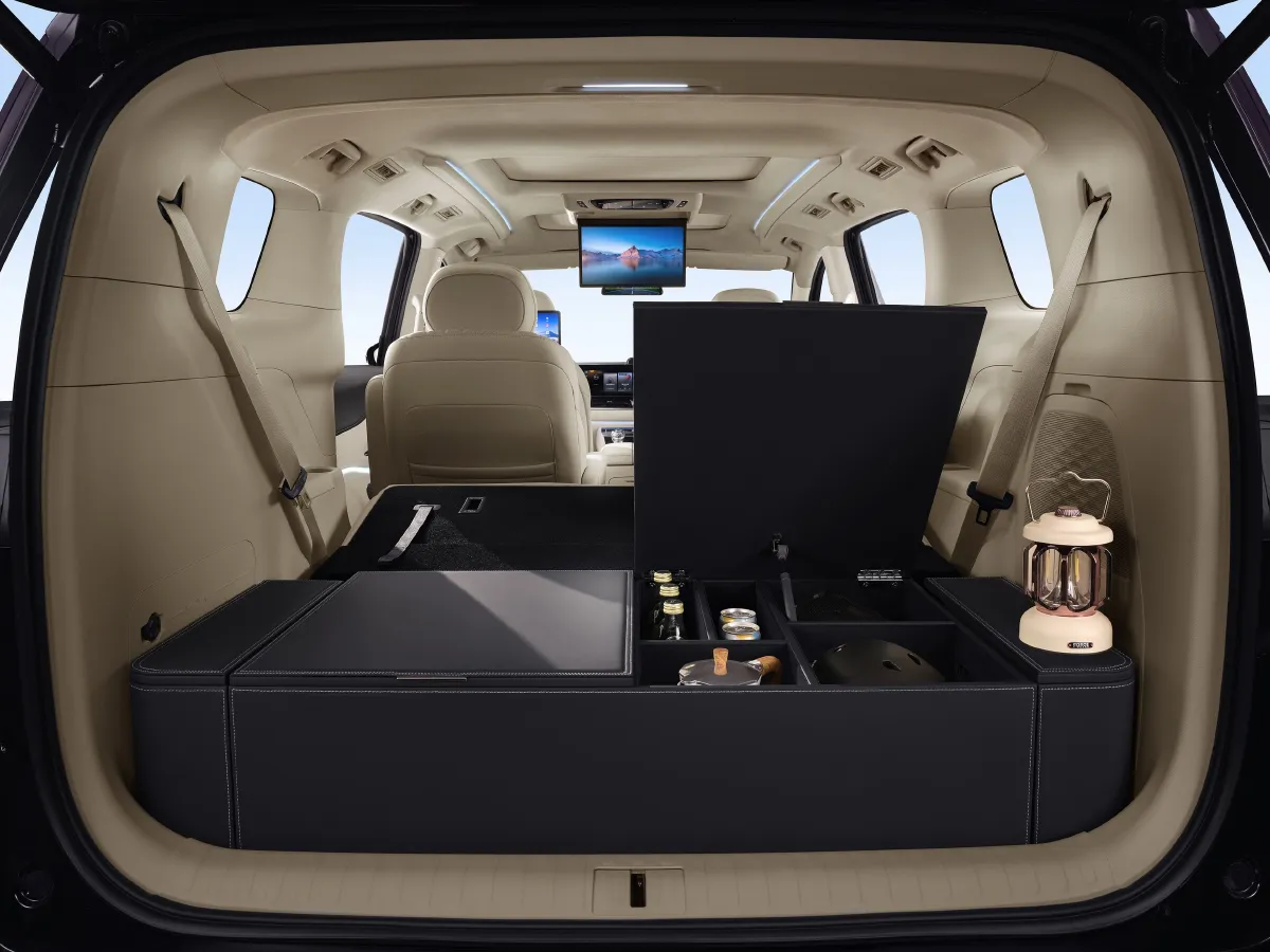 Voyah Dream,autocango,china used car exporter,china ev exporter,chinese used car exporter,chinese used ev exporter