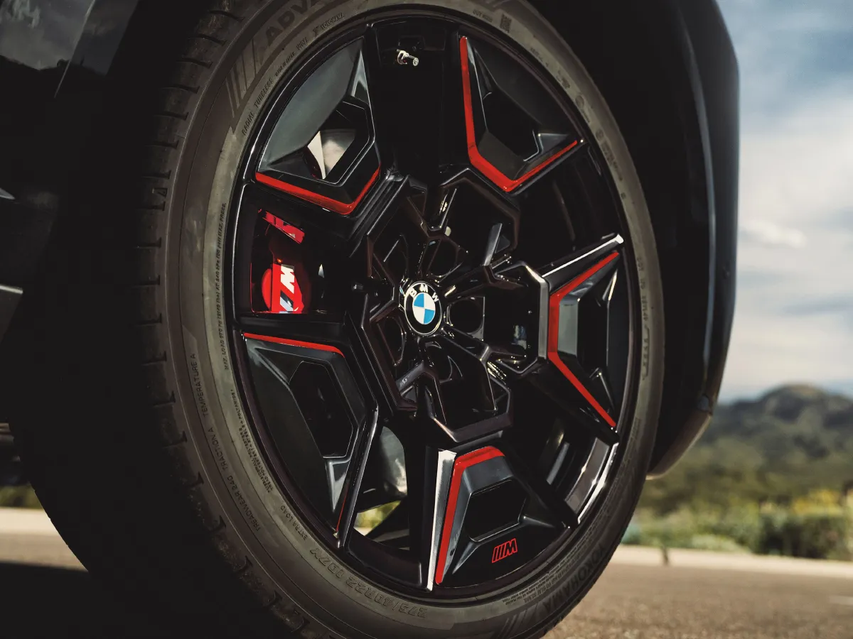 2023 BMW XM 4.4T 585HP V8 8AT PHEV 25.7KWH,autocango,china used car exporter,china ev exporter,chinese used car exporter,chinese used ev exporter