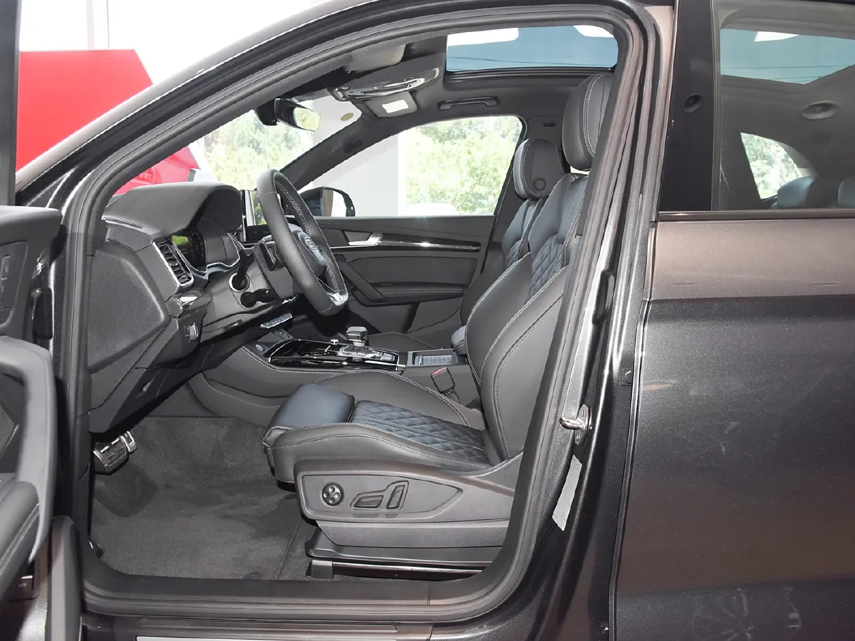 Audi SQ5,autocango,china used car exporter,china ev exporter,chinese used car exporter,chinese used ev exporter