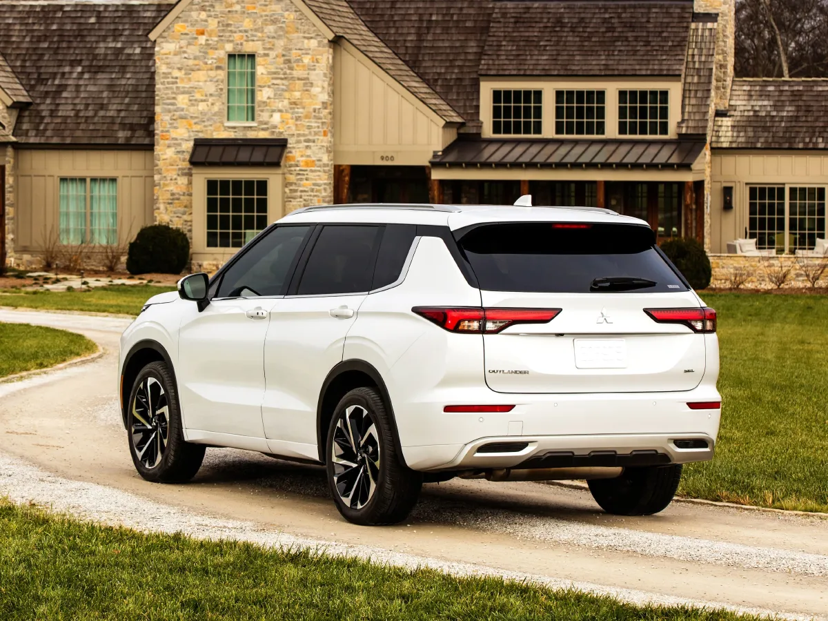 Mitsubishi Outlander,autocango,china used car exporter,china ev exporter,chinese used car exporter,chinese used ev exporter