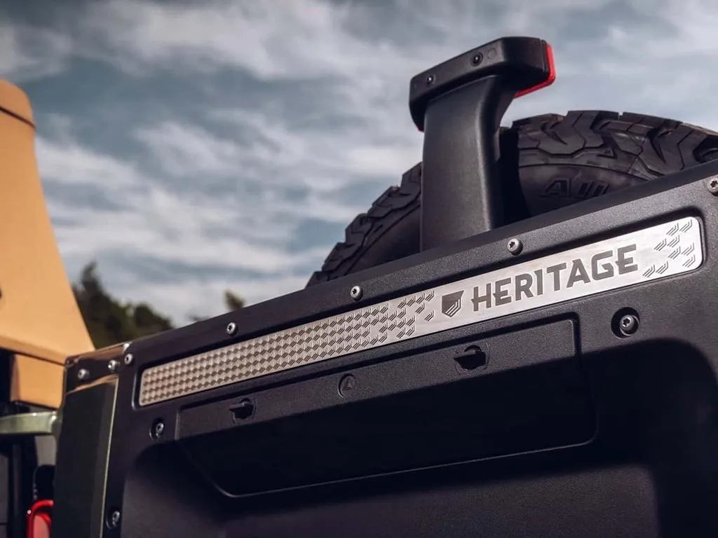 Land Rover Defender,autocango,china used car exporter,china ev exporter,chinese used car exporter,chinese used ev exporter