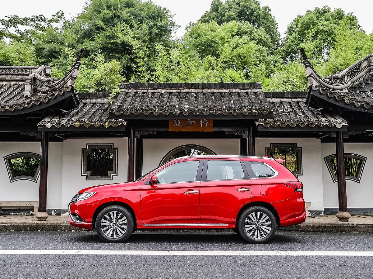 Mitsubishi Outlander,autocango,china used car exporter,china ev exporter,chinese used car exporter,chinese used ev exporter