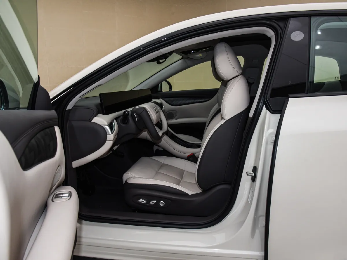 IM L6,autocango,china used car exporter,china ev exporter,chinese used car exporter,chinese used ev exporter