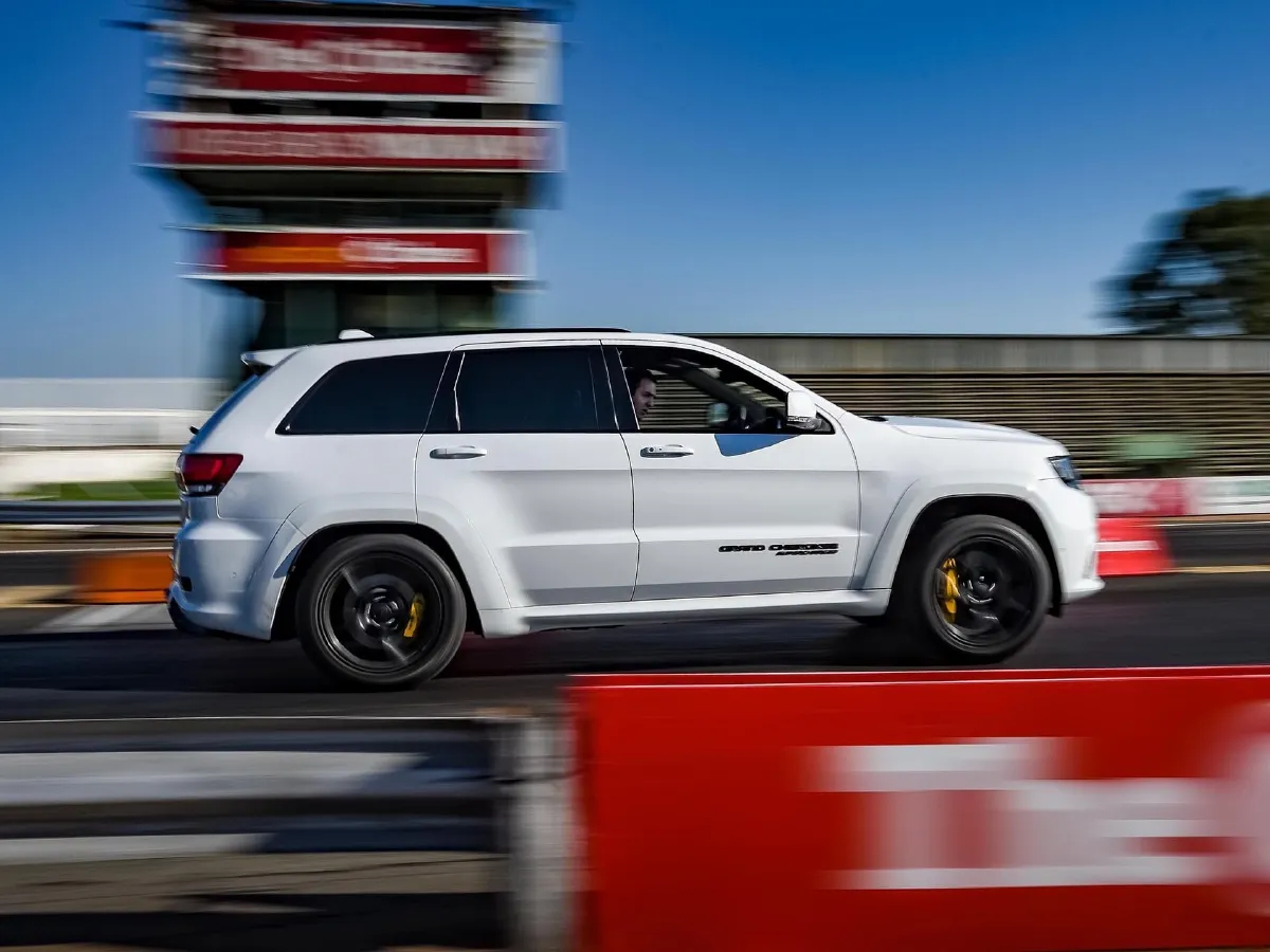 Jeep Grand Cherokee,autocango,china used car exporter,china ev exporter,chinese used car exporter,chinese used ev exporter