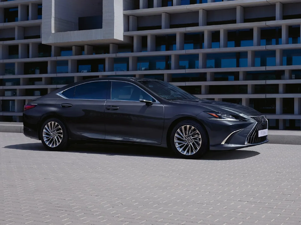 Lexus ES,autocango,china used car exporter,china ev exporter,chinese used car exporter,chinese used ev exporter