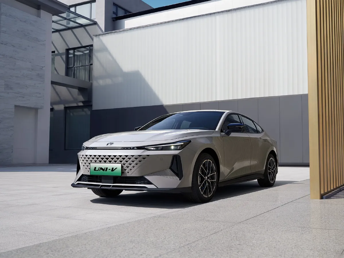 ChangAn UNI-V iDD,autocango,china used car exporter,china ev exporter,chinese used car exporter,chinese used ev exporter ChangAn UNI-V iDD,autocango,china used car exporter,china ev exporter,chinese used car exporter,chinese used ev exporter