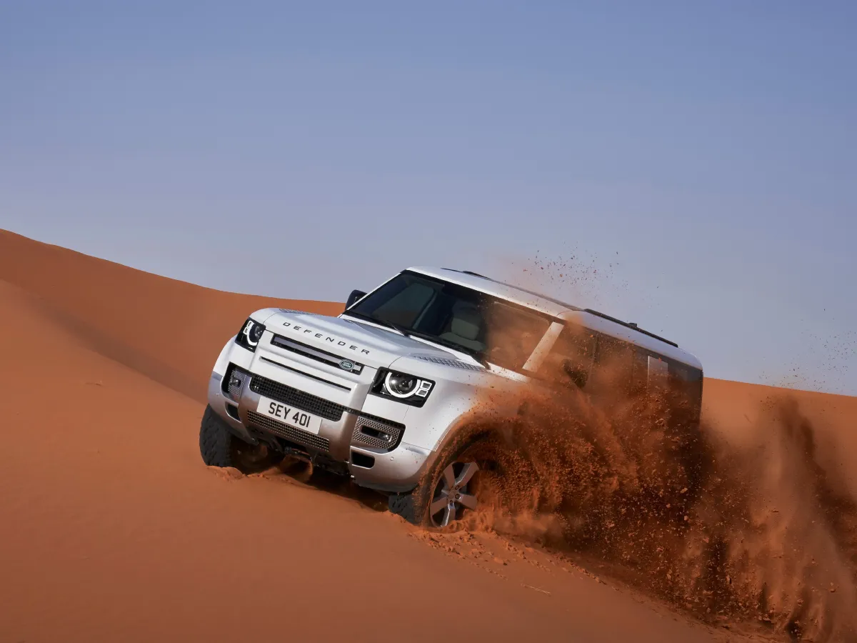 Land Rover Defender,autocango,china used car exporter,china ev exporter,chinese used car exporter,chinese used ev exporter