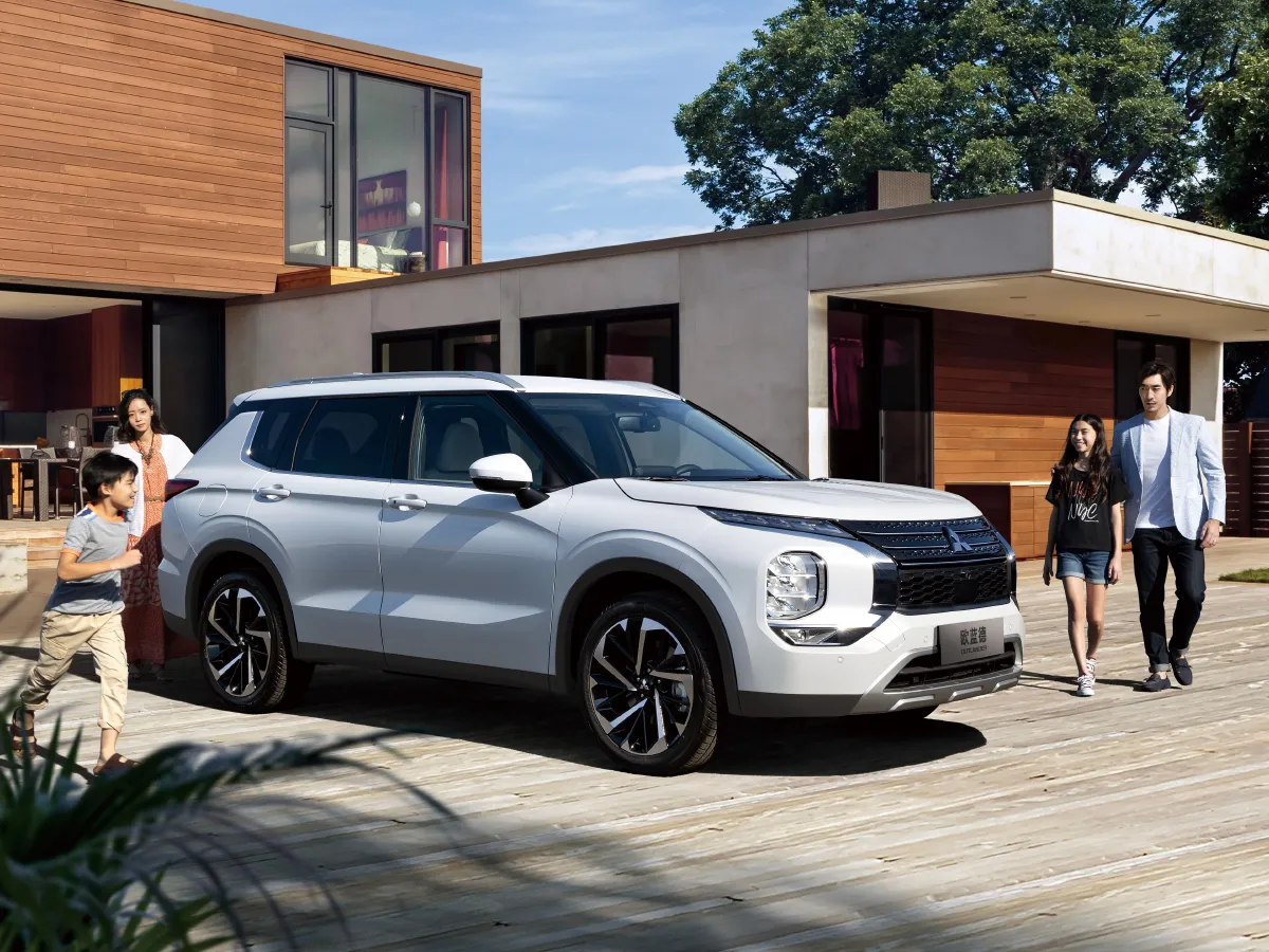 Mitsubishi Outlander,autocango,china used car exporter,china ev exporter,chinese used car exporter,chinese used ev exporter