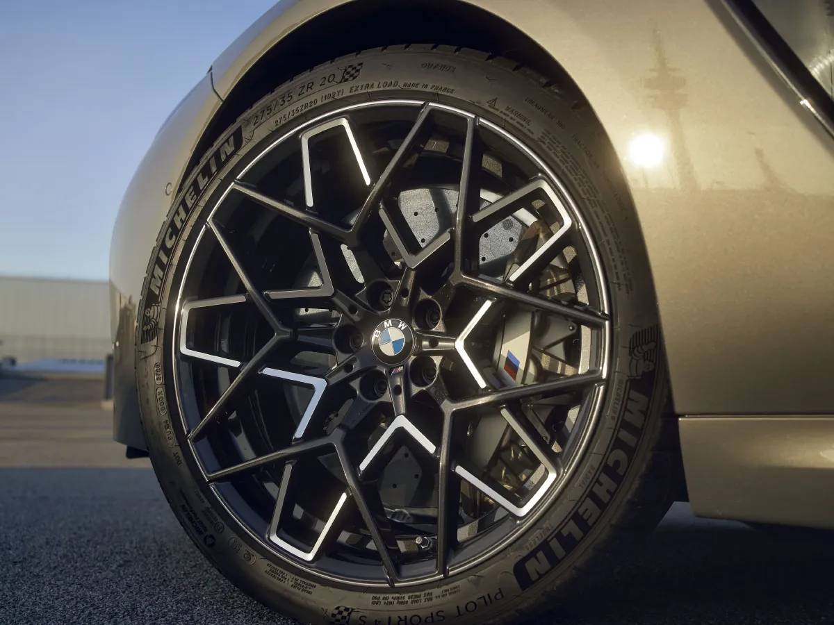 BMW M8,autocango,china used car exporter,china ev exporter,chinese used car exporter,chinese used ev exporter