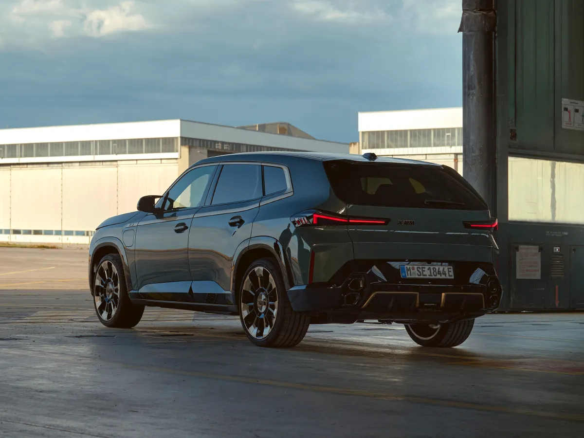 2023 BMW XM 4.4T 585HP V8 8AT PHEV 25.7KWH,autocango,china used car exporter,china ev exporter,chinese used car exporter,chinese used ev exporter