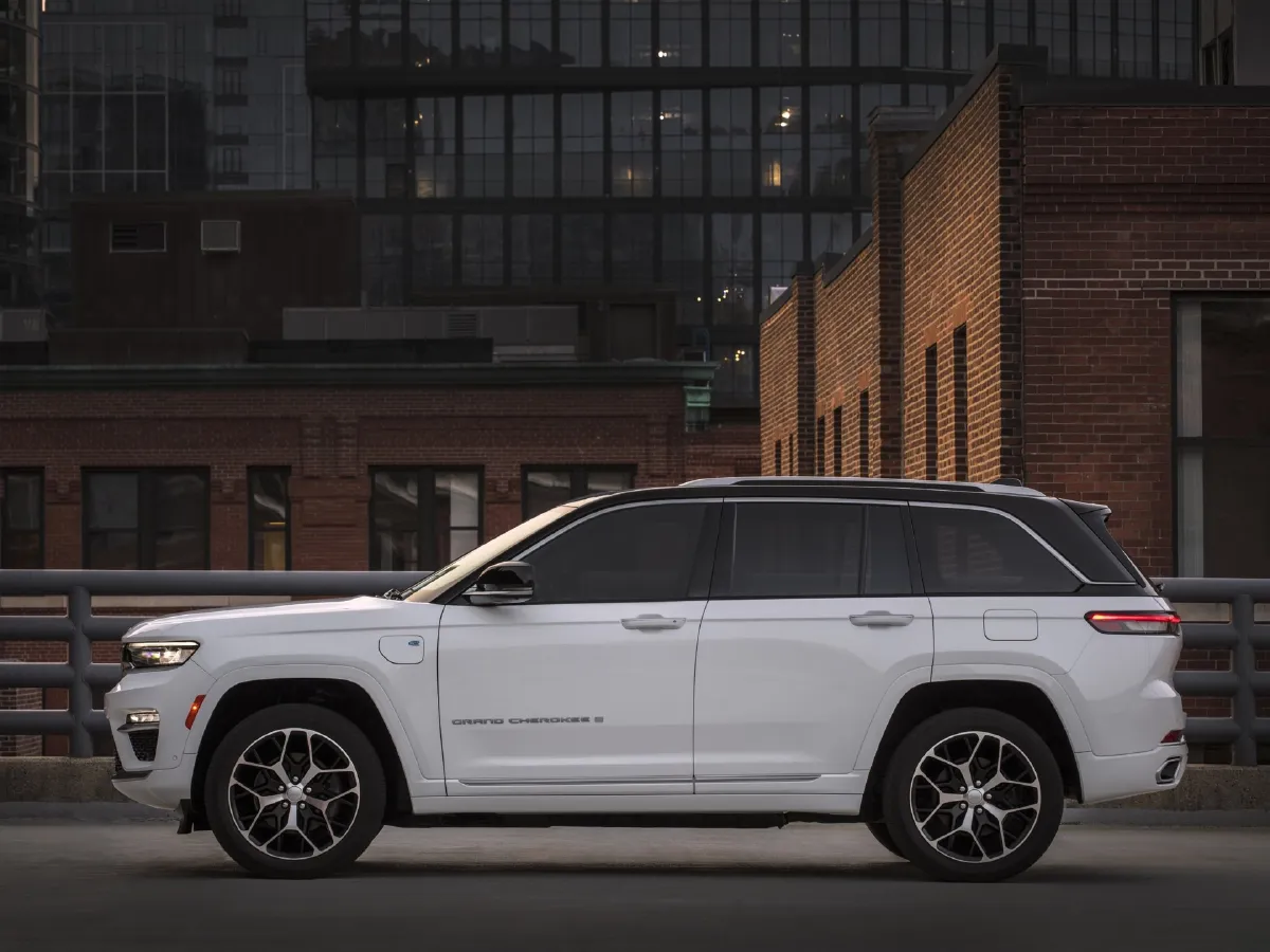 Jeep Grand Cherokee 4XE,autocango,china used car exporter,china ev exporter,chinese used car exporter,chinese used ev exporter