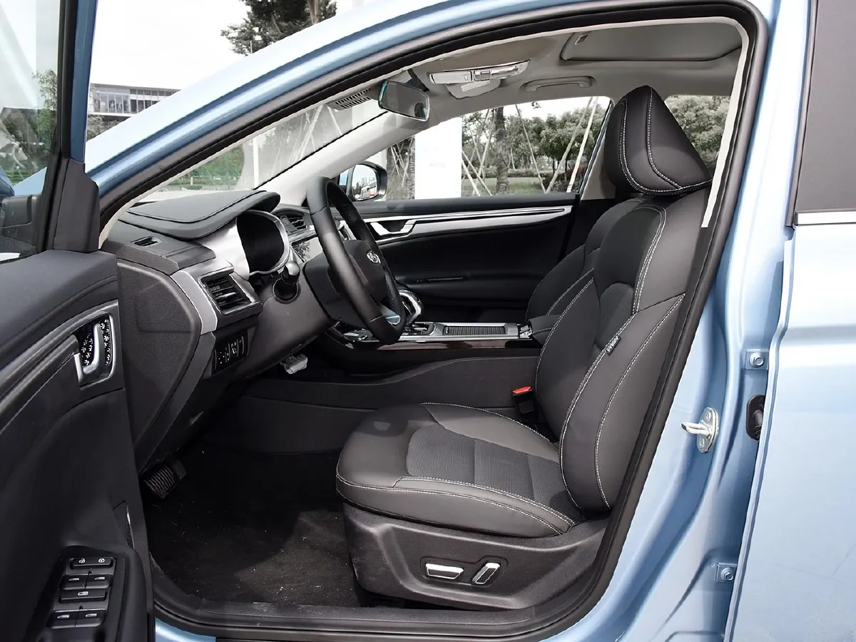 2021 Geely Emgrand GL 1.5T 177HP L3 7DCT PHEV 11.3KWH,autocango,china used car exporter,china ev exporter,chinese used car exporter,chinese used ev exporter